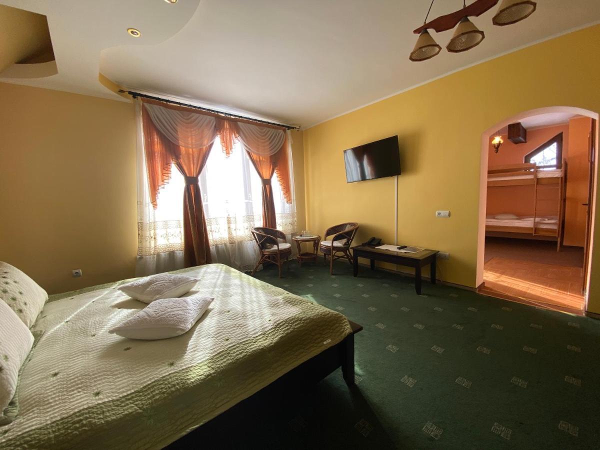 Pensiunea Crocus - Sauna & Billiard Poiana Brasov Exterior photo