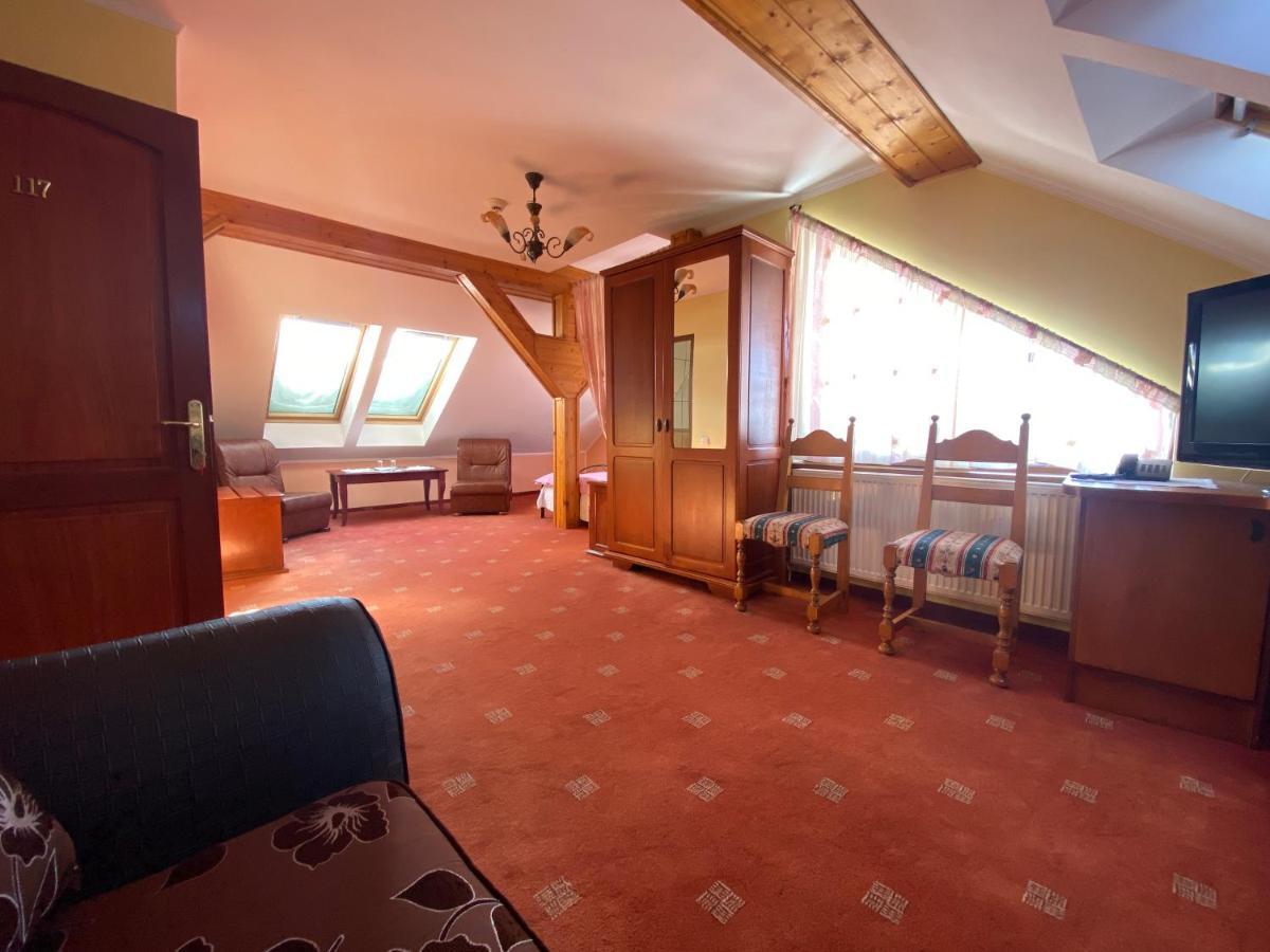 Pensiunea Crocus - Sauna & Billiard Poiana Brasov Exterior photo